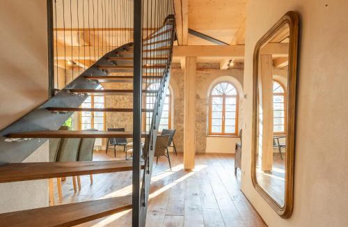 Buhlau Apartment | Große Galeriewohnung mit Whirlpool, Kamin & Fasssauna - Hexenburg bei Dresden