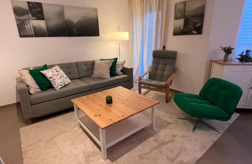 Ebersbach-Musbach Apartment | Großes Apartment 74m2 mit Balkon & Parkplatz - Steakhouse Esmeralda