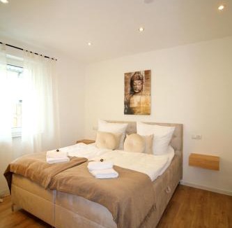 Kulmbach Apartment | Großes Apartment mit Küche, Dusche, Badewanne, Balkon, Parkplatz vor dem Haus, ruhig gelegen, ADA4