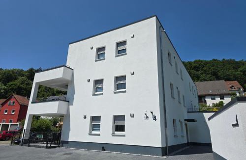 Kulmbach Apartment | Großes Apartment mit Küche, Dusche, Badewanne, Balkon, Parkplatz vor dem Haus, schnelles Internet, ADA5