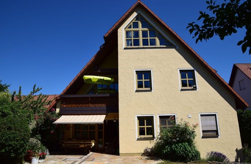 Zirndorf Apartment | Großzügig geschnittenes Feriendomizil (105 m2) in Waldrandlage nähe des Playmobil Funparks