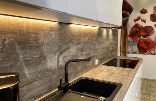 Solnhofen Apartment | Großzügige Ferienwohnung mit Blick auf Eines der Schönsten Geotope Bayerns