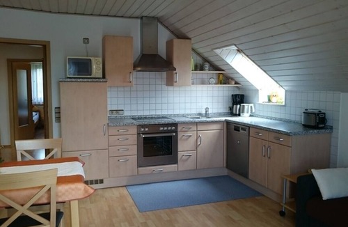 Ellzee Apartment | Großzügige Ferienwohnung (80qm) mit Garten und WLAN