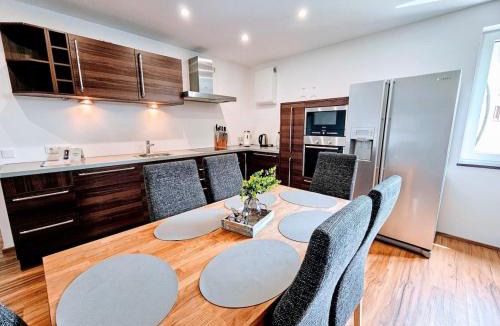 Hengersberg Apartment | Großzügige Moderne Ferienwohnung 90qm Zentrale ruhige Lage
