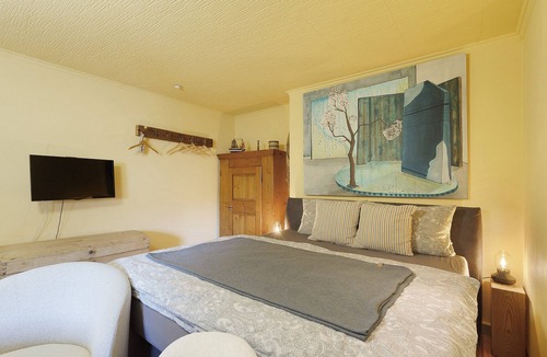 Striesen House | Guest House 'Romantikzimmer in Striesen' with Shared Terrace, Shared Garden and Wi-Fi