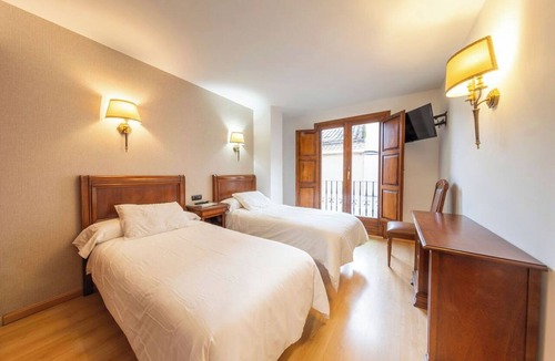 Almazan Hostel | H-A Puerta de la Villa