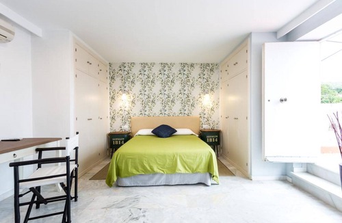Barbate Hotel | H. Nomad Suite - One Room Hotel, Sleeps 2