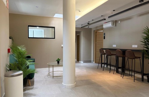 Pozuelo de Alarcon Apartment | H Pozuelo Estación
