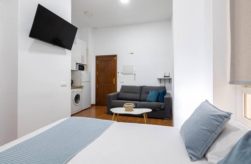 San Felipe Neri Apartment | H2M Carreteria 97 Loft Interior-Quiet-in old town