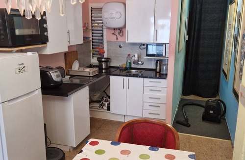 Las Palmas de Gran Canaria Apartment | Habitación con Litera y Perqueno Patio Privado. Para 2 Personas en Zona Centroco