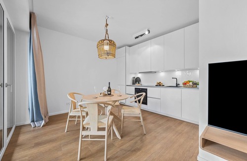 Travemuende Apartment | Hafenliebe: Your Seaside Retreat with Balcony & Sea Views