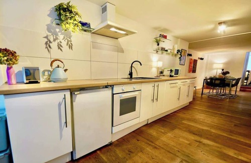 Neustadt-Nord Apartment | Hamburger Straße 5, 50668 Köln · Maisonette-Loft in Nähe zum Dom