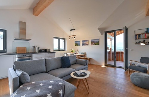 Hopfen am See Apartment | Happy Place - Modern penthouse with the best view of Lake Hopfensee & the mountains