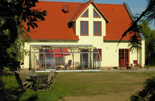 Wolgast Apartment | Haus Achterwiek – Vacation Apartment with Garden Access