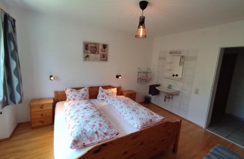 Wenns Apartment | Haus AlpenHahn