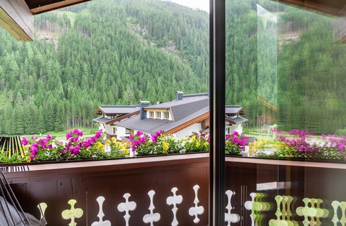 Madseit Apartment | "Haus Alpenheim Apartment 1" with Mountain View, Balcony & Wi-Fi