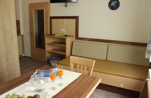 Gries Bed & Breakfast | Haus Alpina & Landhaus Schöpf