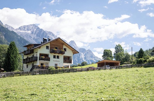Anterselva Apartment | Haus Landheim Apartment Talpanorama in Antholz with a wonderful panoramic balcony!