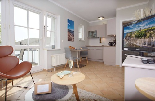 Alt Reddevitz Apartment | Haus Seeblick Whg 06 mit Balkon und Seeblick - CL: Haus Seeblick mit 9 Wohnungen