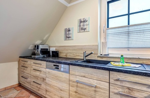 Trassenheide Apartment | Haus Sonnenschein, Whg. Leuchtfeuer: beach, balcony & WLAN for 5 persons