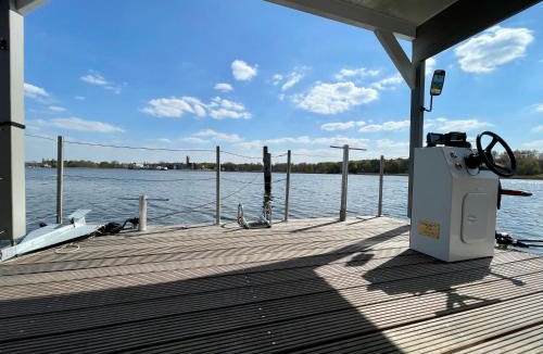 Luebeck Boat Rental | Hausboot Janne Lübeck Inclusive Kanu nach Verfügbarkeit SUP und WLAN 50 MBit s Flat
