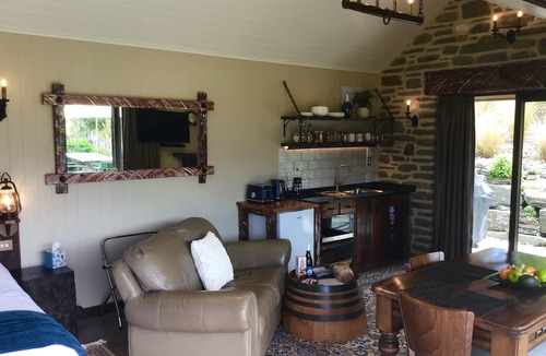 Lake Hayes Ski Chalet | HawkRidge Chalet - Honeymooners Chalet Spa Pool & Uninterrupted mountain views