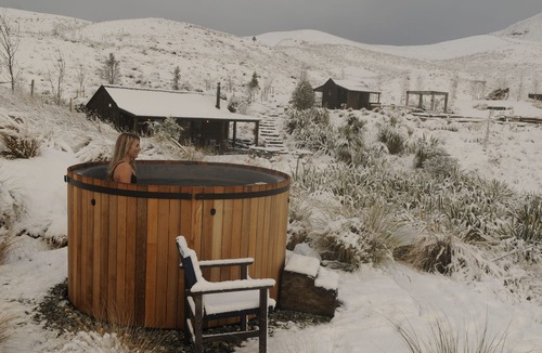 Lake Hayes Ski Chalet | HawkRidge Chalet - Honeymooners Chalet Spa Pool & Uninterrupted mountain views