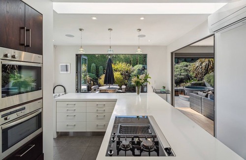 Lake Hayes House | Hawthorne House - Lake Views