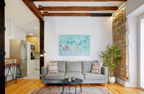 San Sebastian Centro Apartment | ♥︎ Heart of Midtown ⎮ 5 balconies⎮Walk Score 99