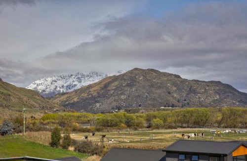 Lower Shotover House | Heaven on Noble - Luxury Family Home - Swimming Pool