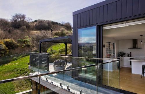 Lower Shotover House | Heaven on Noble - Luxury Family Home - Swimming Pool