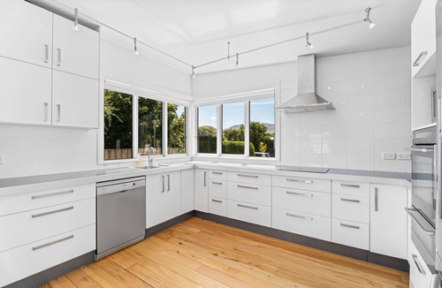 Lake Hayes House | Heavenly on Hope – Lake Hayes Holiday Home