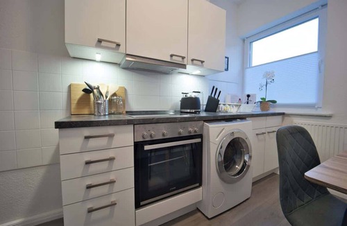 Marli/Brandenbaum Apartment | HejU Quiet Apt Near Altstadt w/Parking & Bathtub