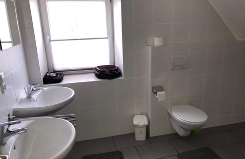 Dasing Apartment | Helle Fewo mit großzügiger Wohnküche und kostenfreiem WLAN