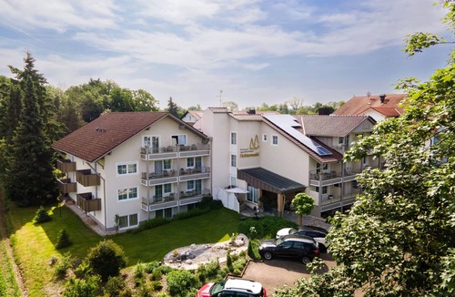 Riedenburg Apartment | Helle, gemütliche Suite mit großem Balkon und WLAN