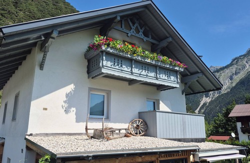 Scharnitz Apartment | Helle, großzügige Wohnung mit Balkon & freiem Blick auf die Berge