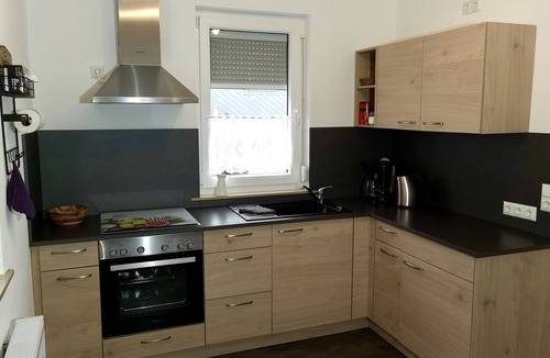 Maroldsweisach Apartment | Helle und Gemütlich Eingerichtet Ferienwohnung mit Voll Ausgestatteter Küche