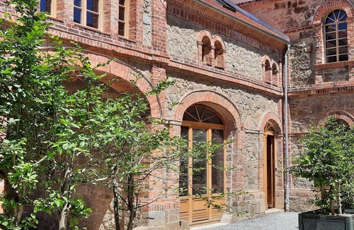 Buhlau Condo | HexenburgbeiDresden Maisonette über 2 Etagen mit 4 Schlafzimmern, Kamin, Terrasse und Faßsauna, Nähe Sächsische Schweiz