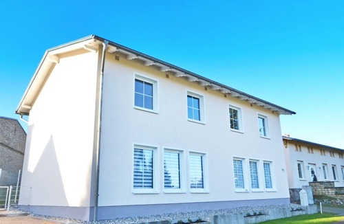 Katschow House | High-quality furnished DHH in a quiet location, with terrace, WiFi and parking space.