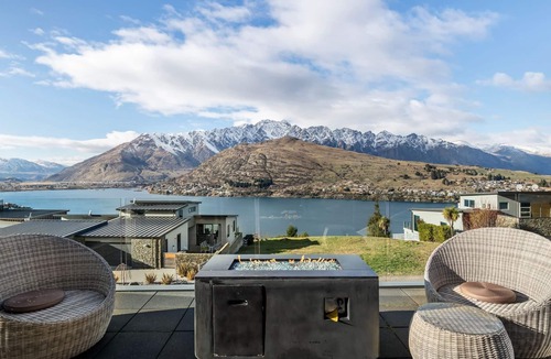 Queenstown House | Highview Haven | Lake View | Spa Pool | Garden