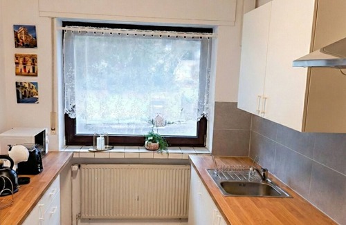 Brochterbeck Apartment | Hillside Apartment with Garden and Balcony