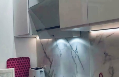 Embajadores Apartment | Historic Madrid Center, Cozy 2-bedroom w LIFT, Kitchen, AC, EZ Self Check In!