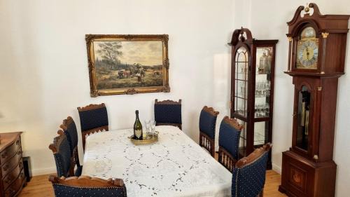 Lubstorf Apartment | Historisches Ambiente im Fürstenbahnhof Lübstorf