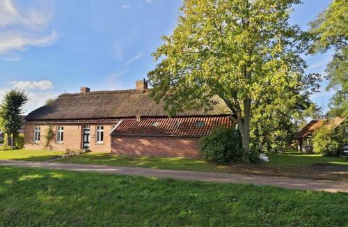 Grosefehn House | Historisches Reetdach-Haus - bis zu 20 Personen