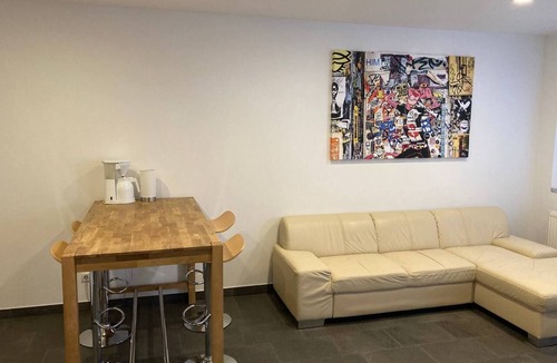 Grettstadt Apartment | Hochwertig und modern eingerichtete Ferienwohnung mit extragroßem King Size-Bett und kostenfreiem WLAN