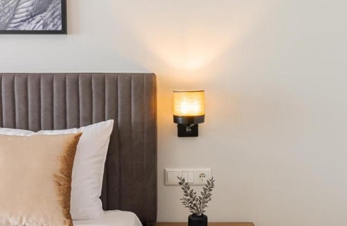 Haffkrug Apartment | Hochwertige Ferienwohnung mit Sonnenterrasse & Gartenblick, nur wenige Gehminuten zum Strand