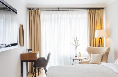 Haffkrug Apartment | Hochwertige Ferienwohnung mit Sonnenterrasse & Gartenblick, nur wenige Gehminuten zum Strand