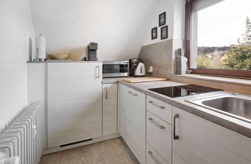 Schoenwald Apartment | Holiday Apartment 'Isabell' with Shared Garden, Balcony and Wi-Fi