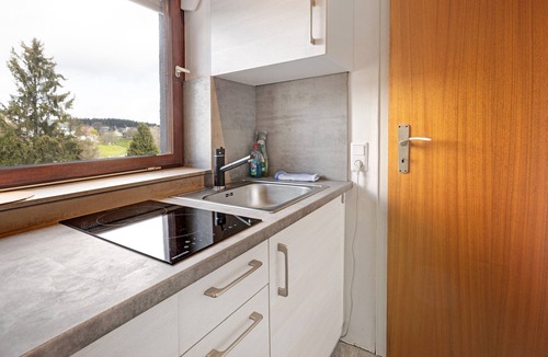 Schoenwald Apartment | Holiday Apartment 'Isabell' with Shared Garden, Balcony and Wi-Fi