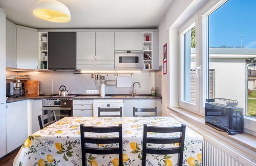 Schoenwald House | Holiday Home 'Gutach' with Mountain View, Shared Garden and Wi-Fi
